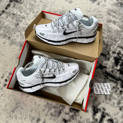NIKE P-6000 - WHITE / METALLIC SILVER / BLACK
